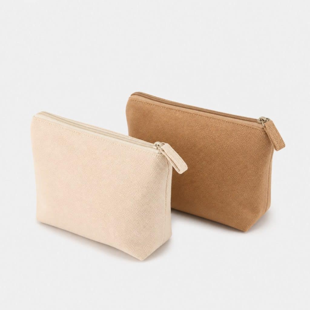 Lot de deux pochettes cadeau en toile