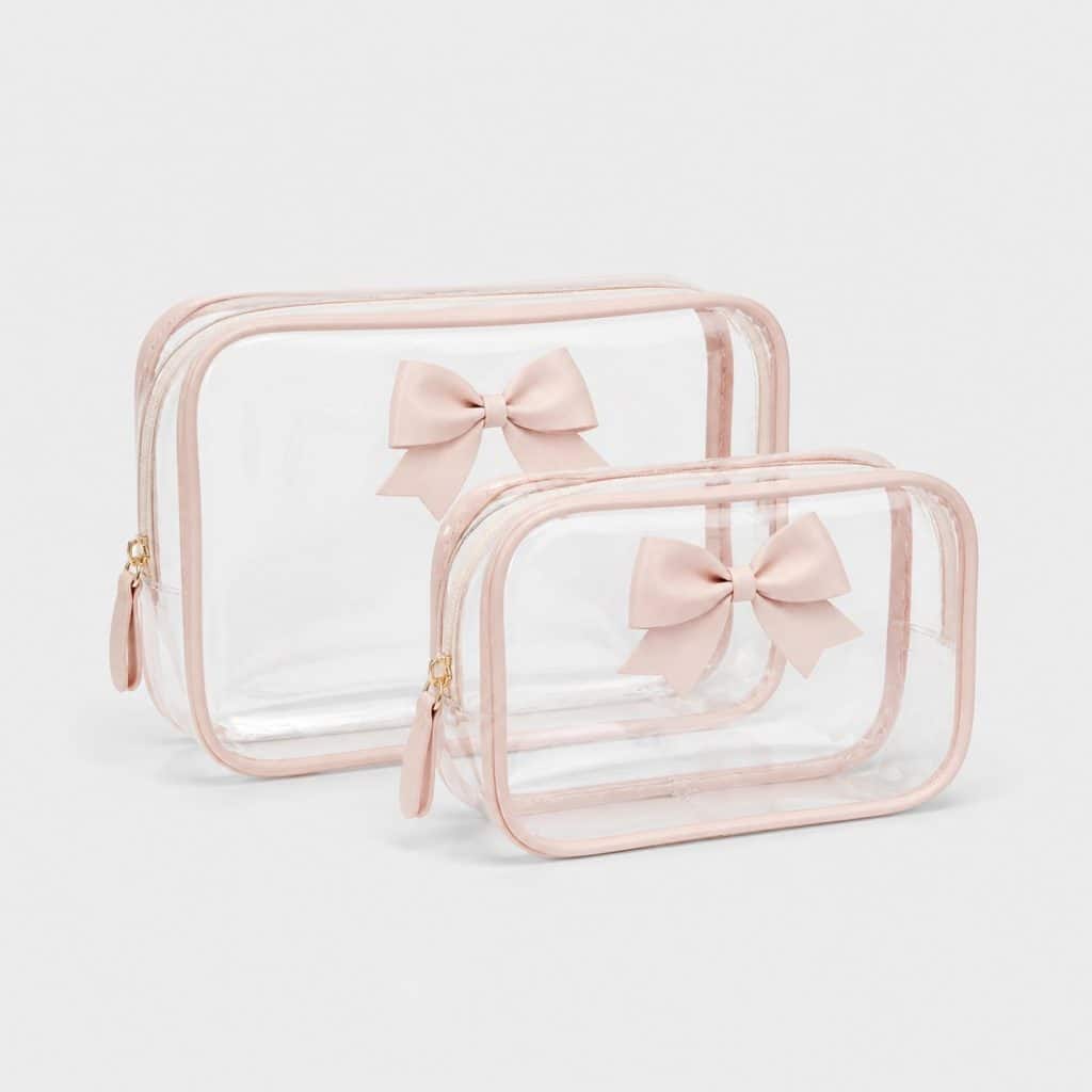 Duo de pochettes cosmétiques transparentes avec nœud sur fond blanc