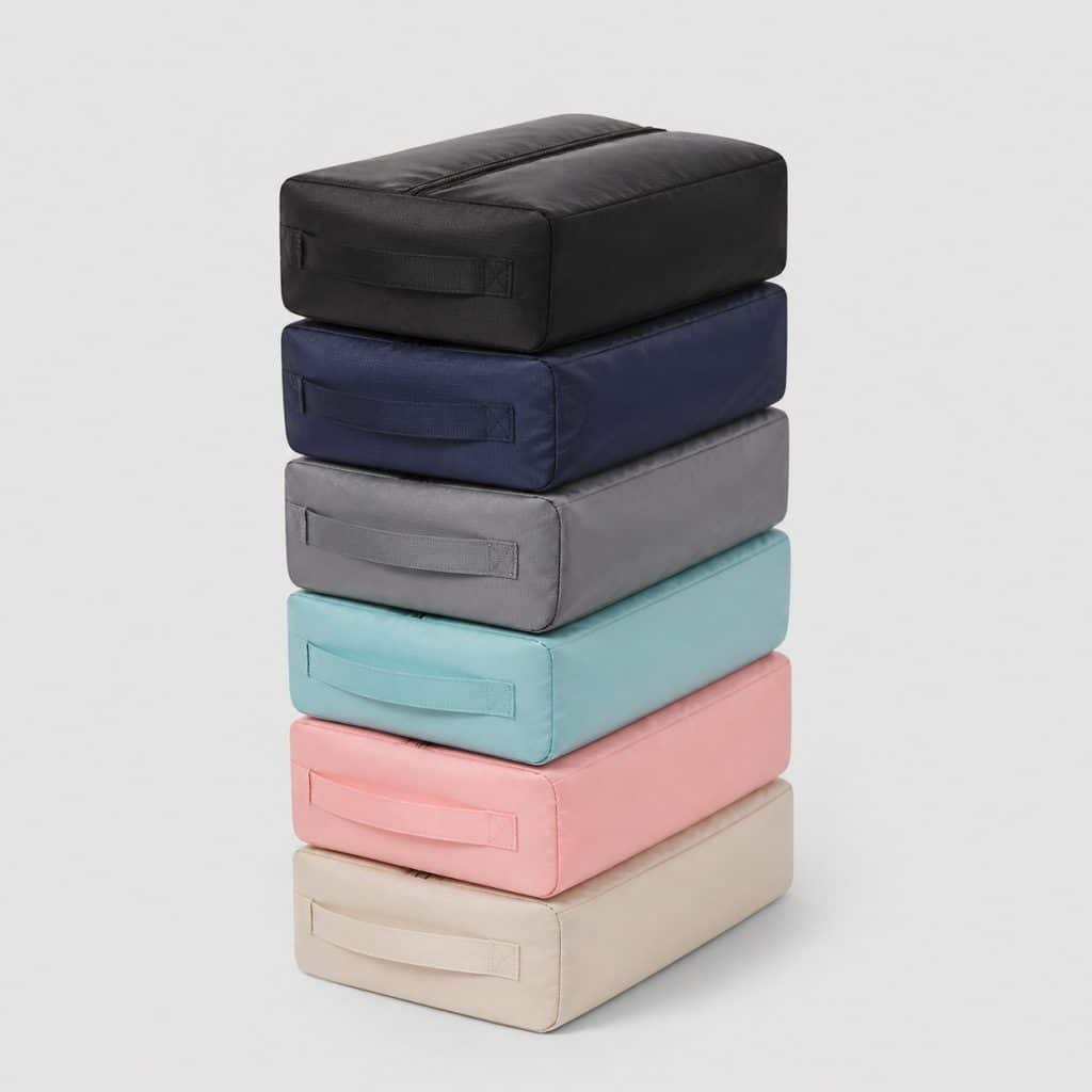 Lot de six sacs à chaussures en tissu imperméable sur fond clair