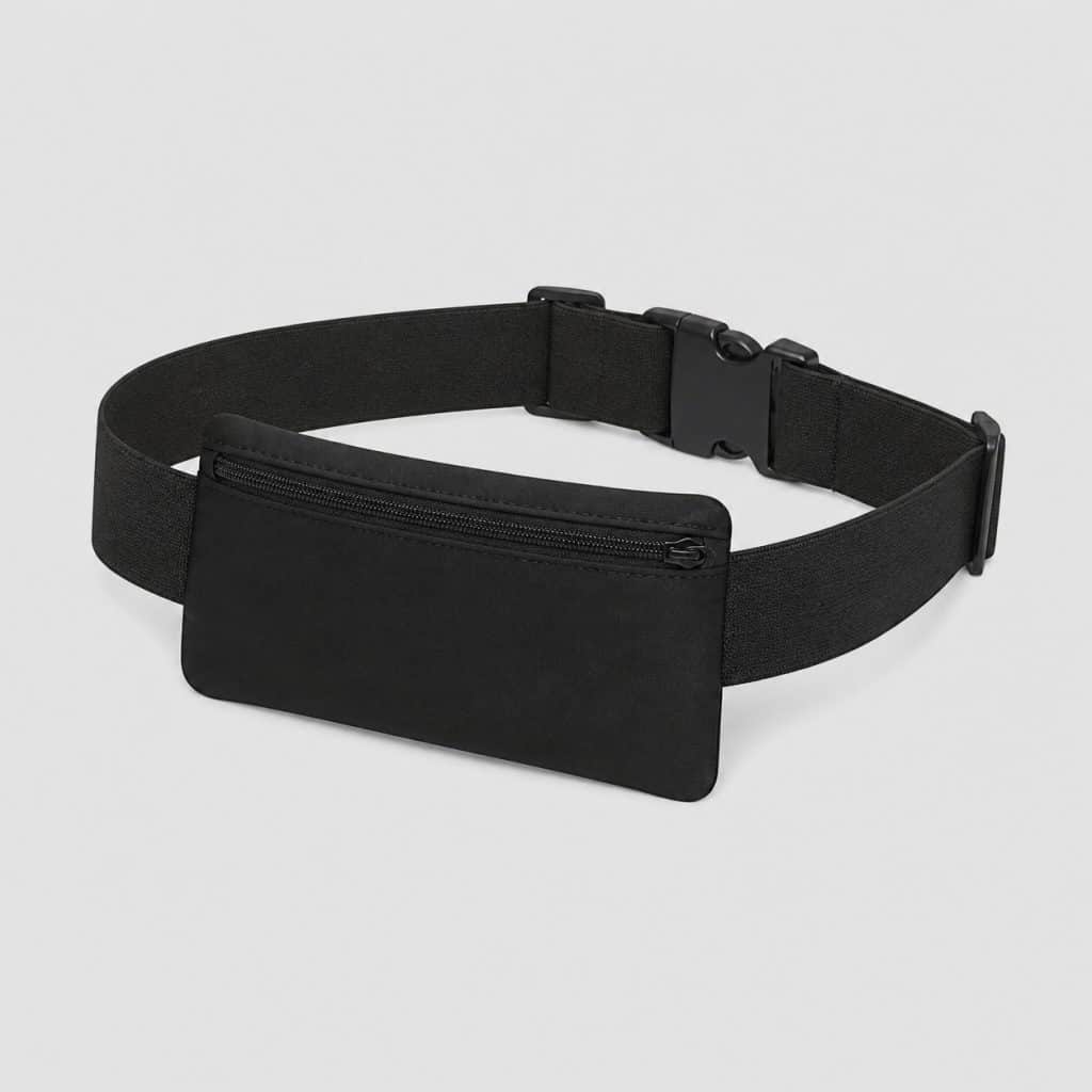 Ceinture élastique noire à pochette plate sur fond clair
