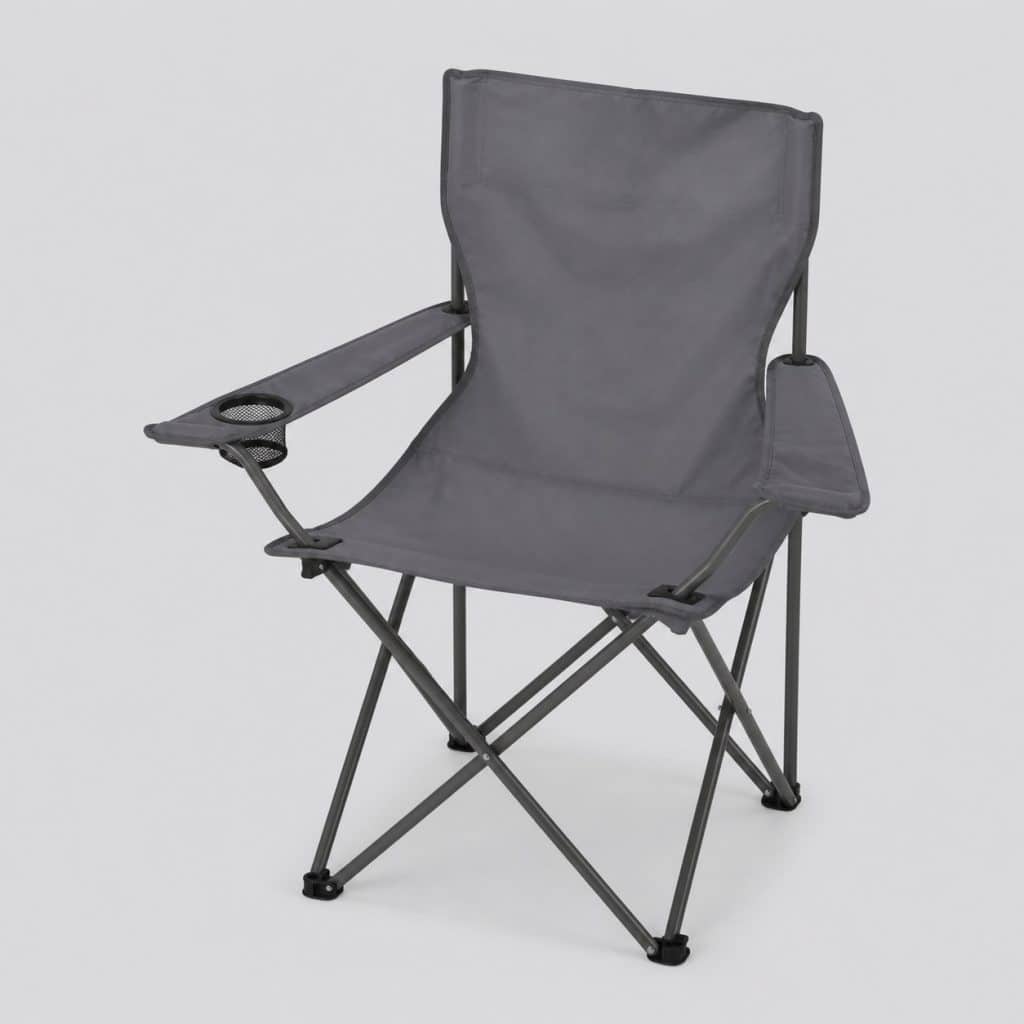 Chaise de camping pliante grise avec accoudoirs sur fond clair