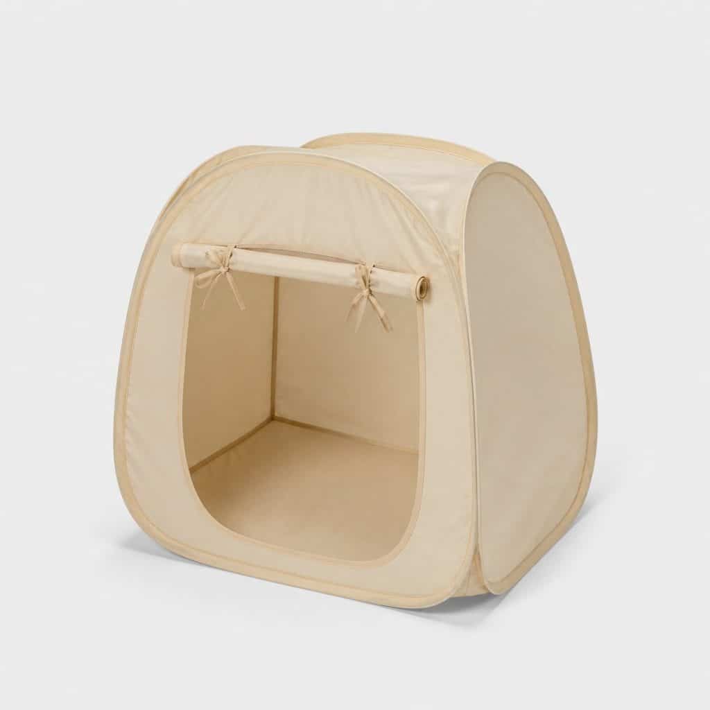 Tente pop-up enfant unie de petit format sur fond blanc
